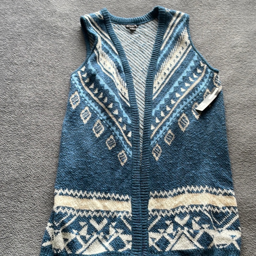 New Directions sweater vest with fringe, size small, NWT